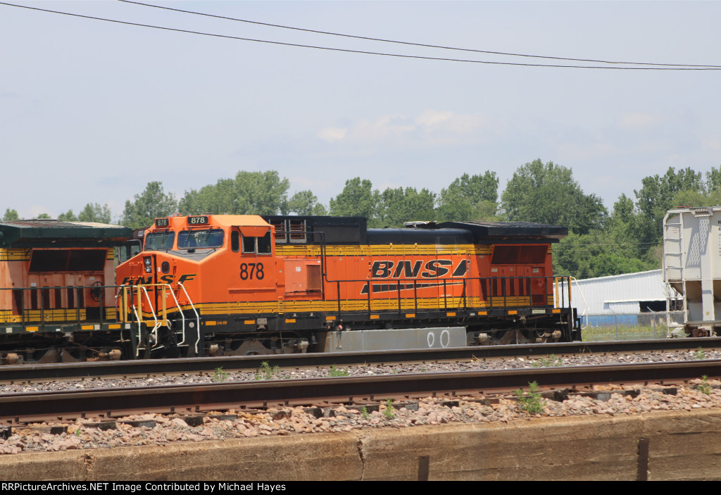 BNSF dash 8s in Madison IL